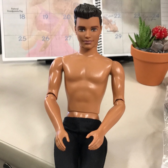 Ken-Barbie doll/jointed body/two outfits/extra head - Picture 2 of 8